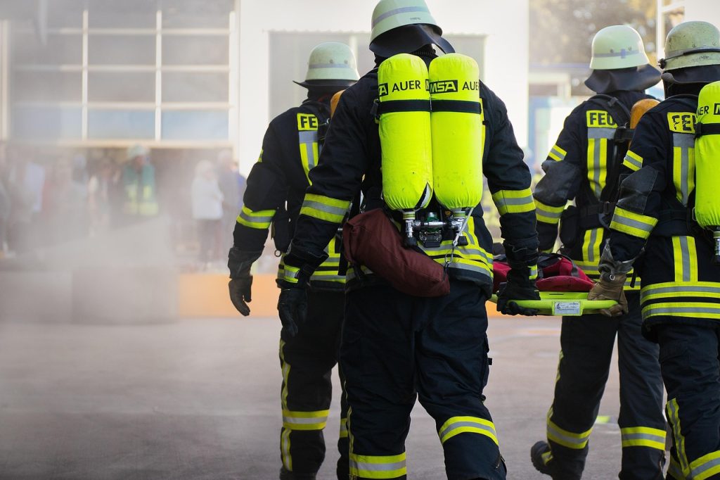 fire-fighting-helm-firefighters-4495488 fire fighting, helm, firefighters, rescue, risk, delete exercise, respiratory protection, firefighting job, fire fighting, firefighters, firefighters, rescue, rescue, rescue, risk, risk, risk, risk, risk